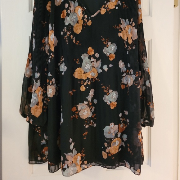 Woman’s Mini Dress/Tunic Top - Picture 2 of 5